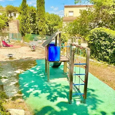 Independent Garden Pool & * Sussargues