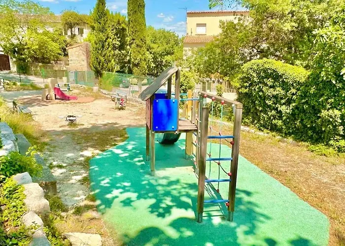 Independent Garden Pool & * Sussargues